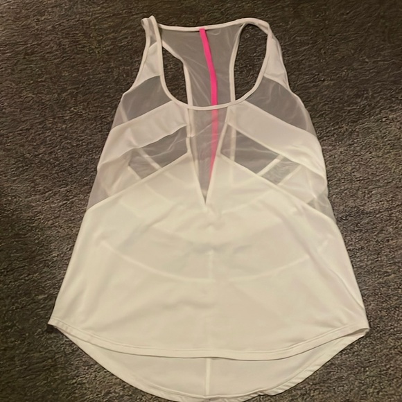 LULULEMON work out top in EUC - Picture 1 of 6